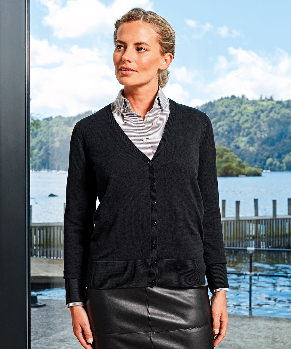 Women's button-through knitted cardigan